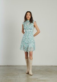 Alma en Pena Vestido informal - verdes