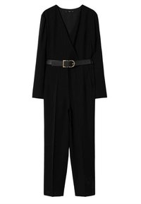 Combinaison noire à manches longues avec un col en V, jambes droites et ceinture noire à boucle dorée à la taille, présentée sur fond blanc.