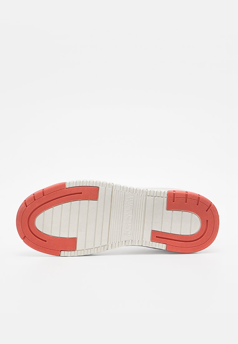 Suela de zapato con base blanca y agarres de goma rojos en el talón y la punta, con dibujo texturizado y nombre de la marca grabado en el centro.