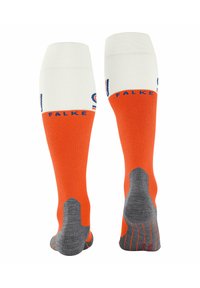 Kniestrümpfe mit einem weißen Band oben, leuchtend orangefarbener Körper und grauen verstärkten Fersen- und Zehenbereichen. "FALKE"-Logo auf dem Bund aufgedruckt.