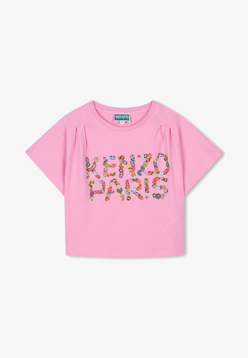 T-shirt en coton rose à manches courtes, arborant le texte "KENZO PARIS" composé d'éléments décoratifs colorés et de plis subtils à l'avant.