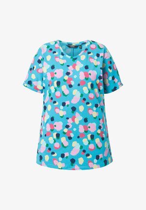 Blaues Kurzarmhemd mit Rundhalsausschnitt, bedeckt mit verstreuten abstrakten Pinselstrichmustern in Pink, Gelb, Marineblau, Grün und Weiß.