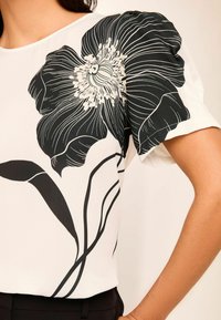 Lipsy FLORAL REGULAR FIT - Palaidinė - white