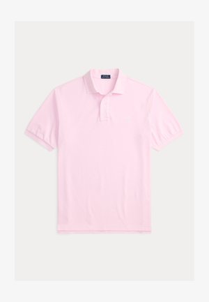 Svijetloroza Polo Ralph Lauren polo majica kratkih rukava s ovratnikom i prednjim pladnjem s dva gumba, ravno položena na bijelu pozadinu.