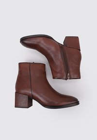 Sandra Fontán DAY - Classic ankle boots - camel