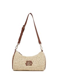 Beżowa torebka z plecionego słomy o zaokrąglonym kształcie, brązowy pasek z faux skóry oraz brązowa naszywka z logo na froncie. Szczegóły z zamkiem w kolorze srebrnym.