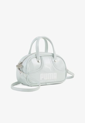 Petit sac à main PUMA bleu clair et brillant avec deux poignées, bandoulière amovible, fermeture zippée et texte du logo blanc sur le devant.