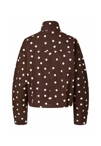 Brun jakke med hvide polkaprikker, høj krave og lange ærmer, set bagfra.