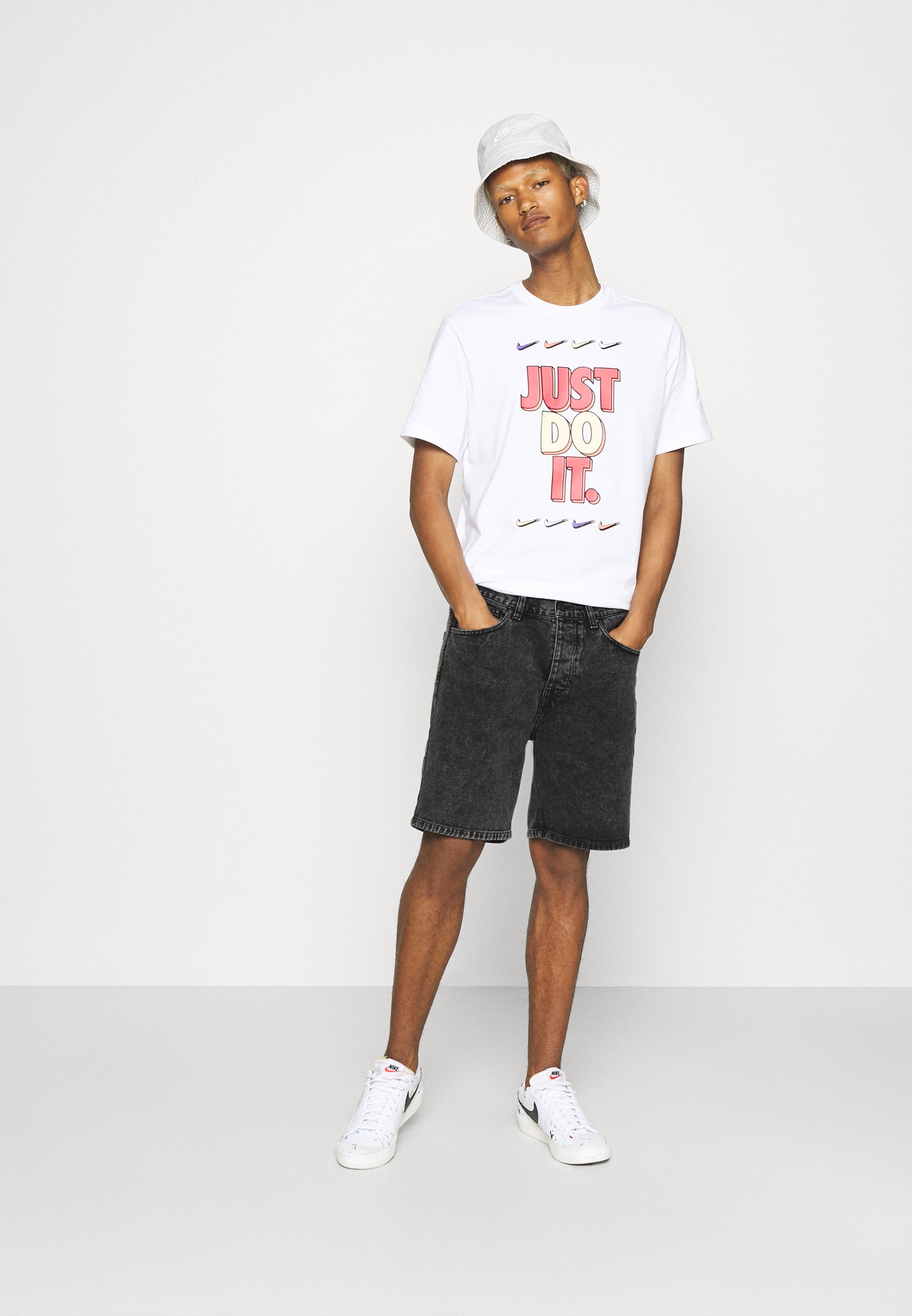 Carhartt WIP NEWEL PARKLANDCOLOR - Shorts di jeans - black worn/nero denim  - Zalando.it