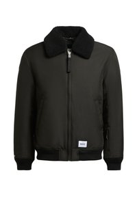 Czarna kurtka typu bomber z miękkim, czarnym kołnierzem z owczej skóry, przednim zamkiem błyskawicznym, bocznymi kieszeniami, ściągaczami na mankietach i dole oraz małą naszywką z logo na dole.