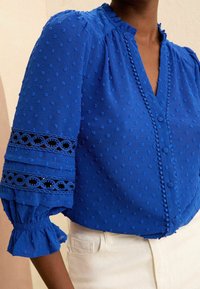 Love & Roses 3/4 SLEEVE V NECK DOBBY
REGULAR FIT - Blúzka so zapínaním na gombíky - blue