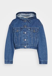 Oříznutá džínová bunda ve vybledle modré barvě, s kapucí na stažení, předními kapsami a zapínáním na knoflíky. Silná textura s klasickým designem.