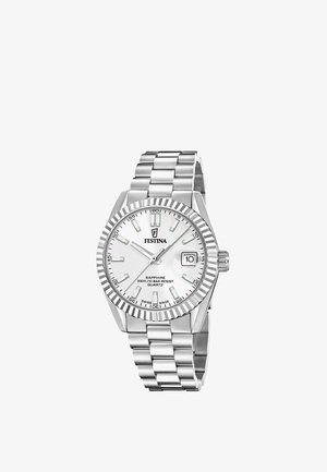 Srebrny zegarek na rękę Festina z mechanizmem kwarcowym, białą tarczą, świecącymi wskazówkami, datownikiem na godzinie 3 i metalową bransoletą.