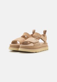 UGG GOLDENSTAR - Sandale s platformom - driftwood