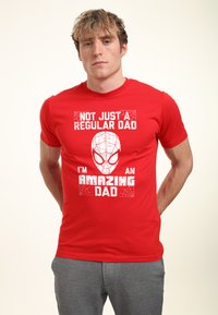 Marvel SPIDER-MAN CLASSIC AMAZING DAD MAN - T-shirt z nadrukiem