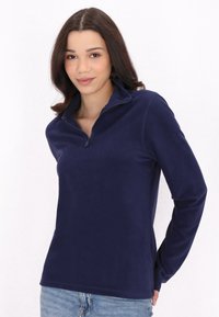 Pullover in pile blu navy con colletto alto e design a zip quarti. Maniche lunghe e texture morbida, adatto per un abbigliamento casual.