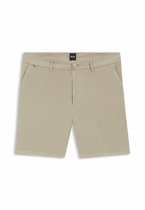 Pantaloncini beige da uomo su misura con chiusura a bottone e cerniera, passanti per cintura, tasche laterali e un'etichetta del marchio nera sulla cintura.