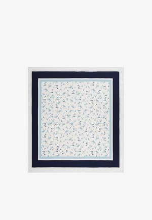 Kwadratowa chusta z małym niebieskim kwiatowym wzorem w centrum, obramowana szerokimi jasnoniebieskimi i ciemnogranatowymi ramkami na białym tle.