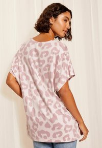 Friends Like These Pamata T-krekls - animal leopard