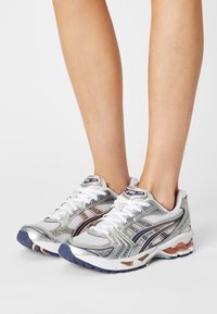 ASICS SportStyle GEL KAYANO - Sapatilhas - white/thunder blue