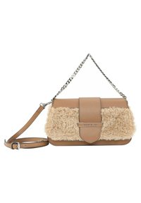 Torebka crossover w kolorze brązowym z przednią panelą z imitacji futra, gładkim skórzanym tyłem, srebrnym łańcuszkiem oraz prostokątną klapą z metalicznym akcentem.