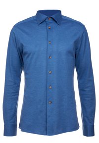 Camicia blu a maniche lunghe realizzata in tessuto strutturato, con colletto classico e bottoni marroni sulla parte anteriore, con taglio dritto.
