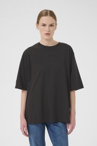 Zwart oversized T-shirt van katoen met een ronde halslijn. Kenmerkt zich door een subtiele logo-detail op de borst en iets omgeslagen mouwen.