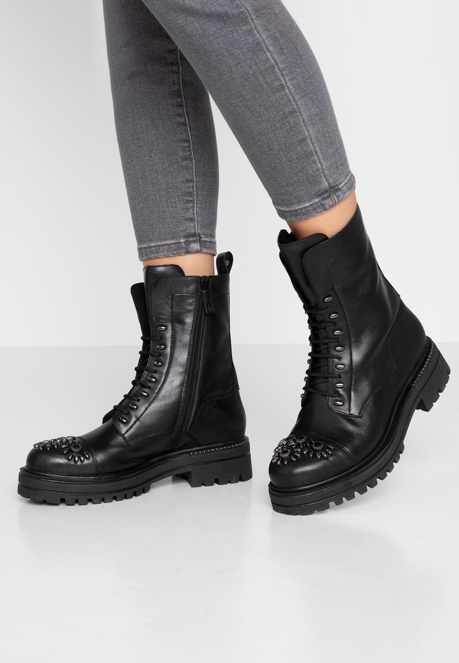 Tamaris Platform ankle boots black (Pre-owned)