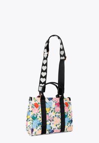 Borsa floreale con fiori multicolori e cuori, manici neri e tracolla, forma rettangolare, texture in tessuto, include tracolla regolabile.