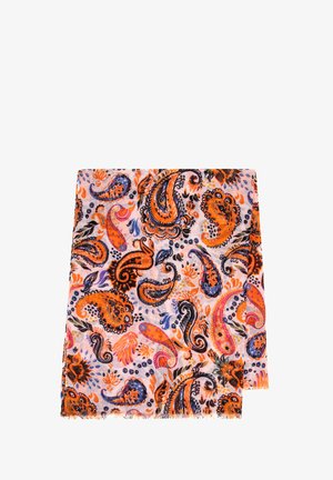 Kleurrijke sjaal met paisleypatroon, in tinten van oranje, paars en zwart op een witte achtergrond, met rafelige randen en lichte stof.