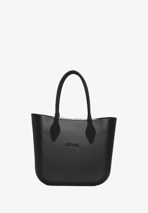 Zwarte leren tote bag met een gebogen vorm, dubbele handvatten en een geperst logo. Beschikt over een gestructureerde afwerking en een levendige, gedessineerde binnenkant.