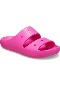 Infradito in gomma rosa, con due ampie cinghie, fori di ventilazione e una soletta testurizzata per il comfort. Design leggero e flessibile.