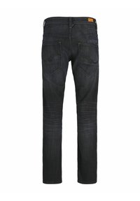 Jeans din denim de un albastru închis, cu croială dreaptă, având două buzunare pe spate cu cusături decorative și un eticheta pe talie.