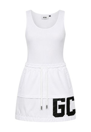 Vestito canotta bianco senza maniche con vita elasticizzata, tasche frontali, coulisse e lettere nere "GC" nella parte inferiore della gonna.