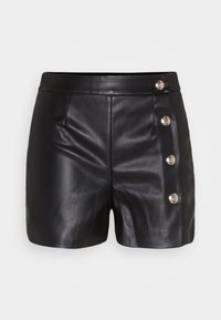 Shorts en cuir noir avec une texture lisse, comportant quatre accents de boutons en argent sur le côté droit et deux poches à l'avant.