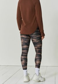 Next YOGA - Leggings - neutral blur print