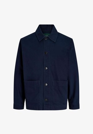 Dunkelblaue Baumwolljacke mit Kragen, vorderer Knopfleiste und zwei Taschen. Flache Textur, lässiges Design und lange Ärmel.