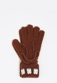 Brązowe dziergane rękawiczki z trzema przejrzystymi ozdobami w formie kamieni na mankiecie. Charakteryzują się teksturowaną tkaniną oraz ściągaczem na nadgarstku.