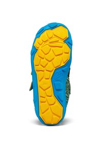 Semelle de sandale pour enfant avec un bord extérieur bleu et un motif de bande de roulement texturé jaune, indiquant la taille 28 et une partie de la partie supérieure verte.