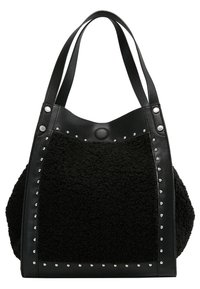 Sac fourre-tout noir avec un devant en tissu à texture douce, une bordure en cuir lisse, des clous argentés délimitant les bords, et deux anses d'épaule en cuir.