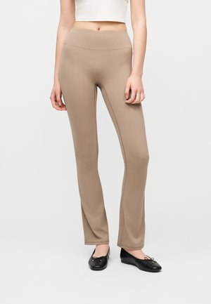 Gina Tricot RUCHED FLARE YOGA - Pantalon de survêtement - espresso brown