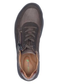 Chaussure en cuir marron avec un bout rond, fermeture éclair sur le côté et lacets. Intérieur rembourré avec un logo vert sur la semelle intérieure.
