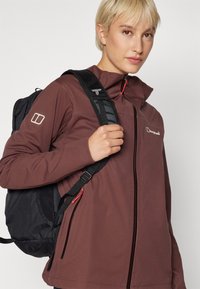 Berghaus RIDGE-ROAMER  - Mīksta auduma jaka - cedar brown