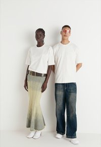Levi's® Skateboarding SKATE GRAPHIC BOX TEE UNISEX - Basic T-shirt - white core egret