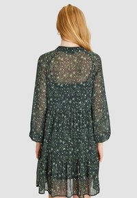 Stradivarius Denní šaty - green