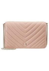 Borsa crossbody in pelle trapuntata rosa con motivo a zig zag, tracolla a catena e un piccolo logo in metallo sul davanti.