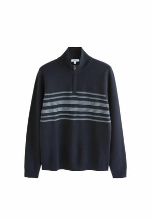 Mørkeblå sweater med halv-zip krave. Har horisontale lysegrå striber over brystet. Fremstillet af et blødt, struktureret materiale.