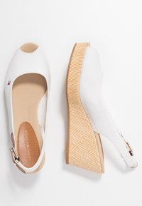 Tommy Hilfiger ICONIC ELBA SLING BACK WEDGE - Sandalen met sleehak - ivory