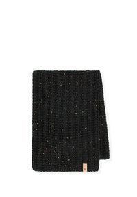 Černá pletená šála s žebrovanou strukturou a barevnými tečkami. Na jednom konci je malá visačka s písmenem 'W'.
