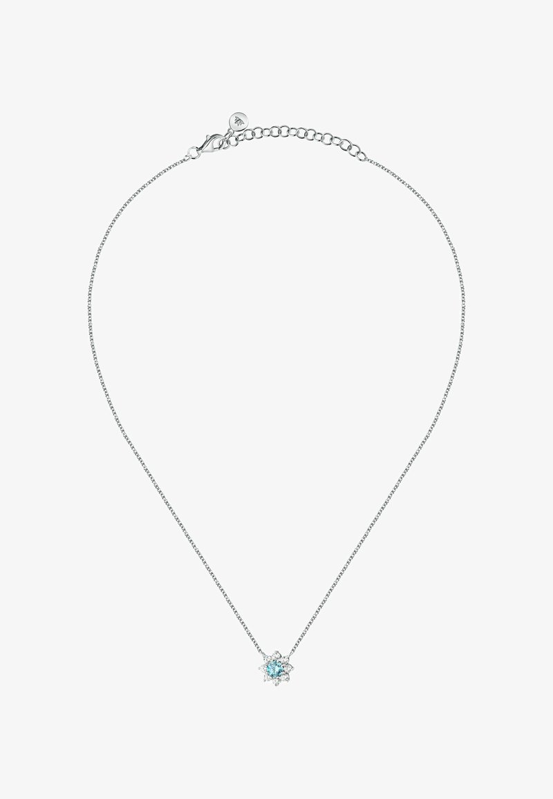 Collana d'argento con una delicata catena, caratterizzata da un pendente centrale a forma di stella. Il pendente presenta un gemma blu chiaro circondata da accenti trasparenti.